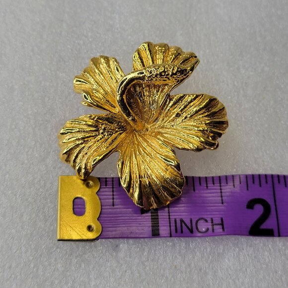 Large Gold Plated Hibiscus Brooch Pin - Picture 5 of 10